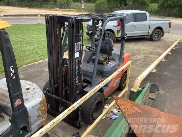Toyota 8FDU32 Construction - Others