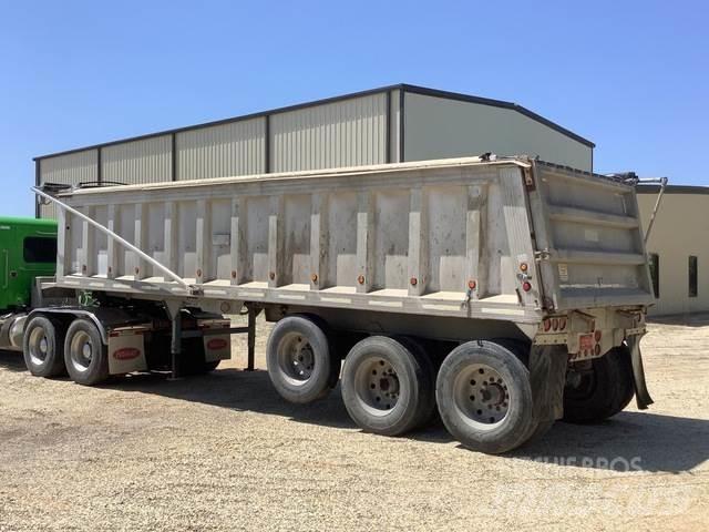 Travis S102 Tipper trailers