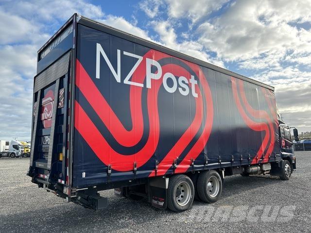 UD PK 17.280 Curtainsider trucks
