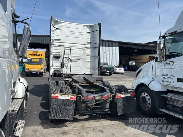 Volvo VNL Tractor Units