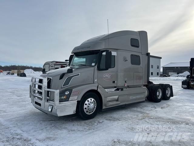 Volvo VNL Tractor Units