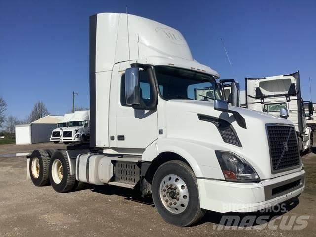 Volvo VNL Tractor Units