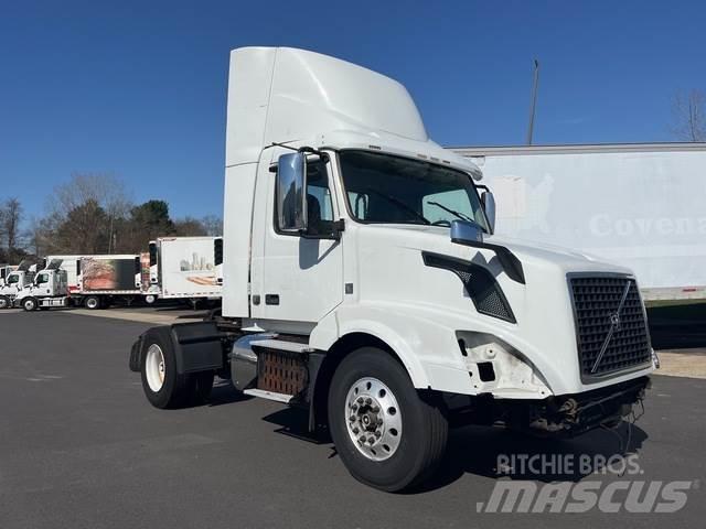 Volvo VNL Tractor Units