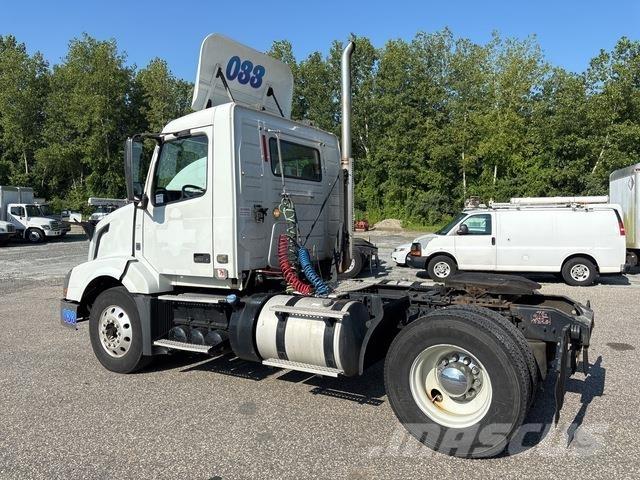Volvo VNL Tractor Units