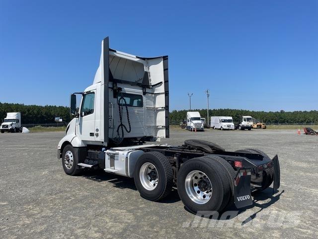 Volvo VNL Tractor Units
