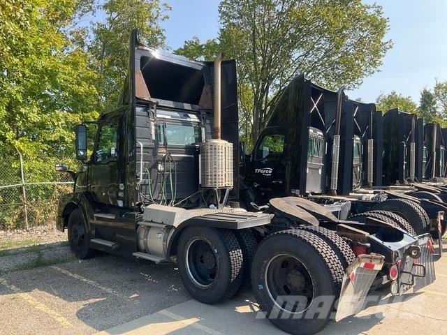 Volvo VNL Tractor Units