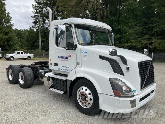 Volvo VNL Tractor Units