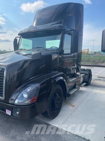 Volvo VNL Tractor Units