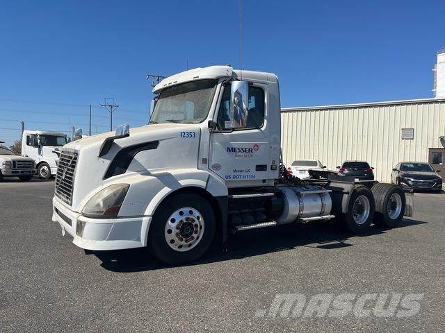Volvo VNL Tractor Units