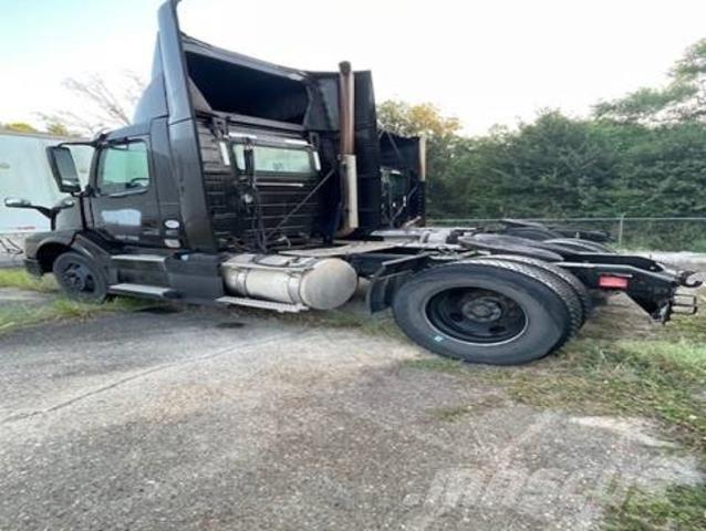 Volvo VNL Tractor Units