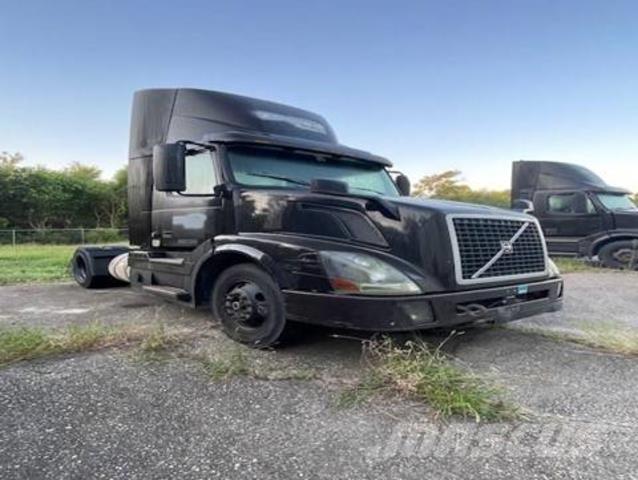 Volvo VNL Tractor Units