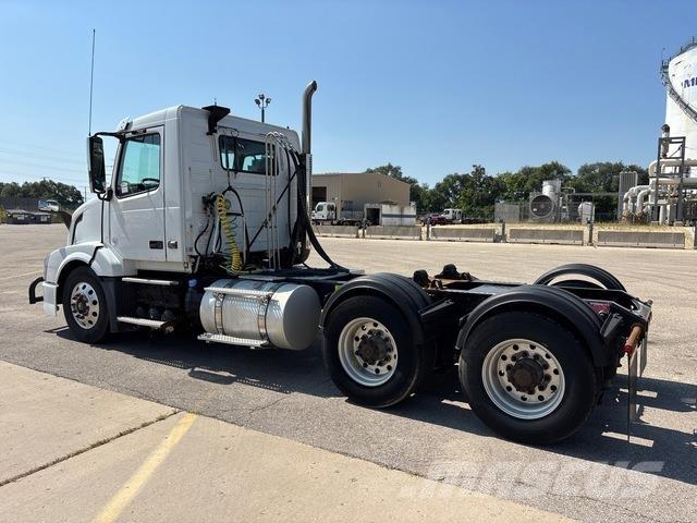 Volvo VNL Tractor Units