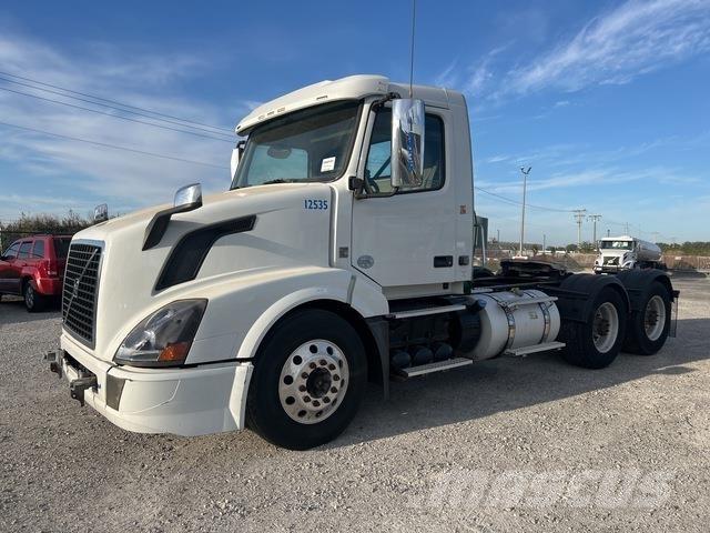 Volvo VNL Tractor Units