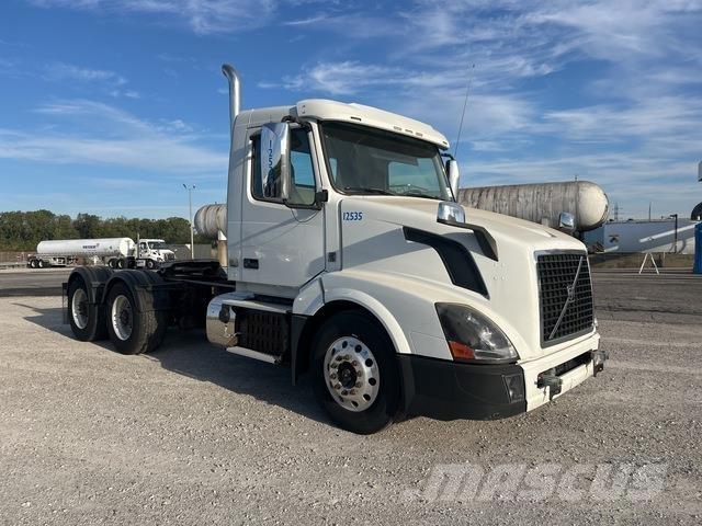 Volvo VNL Tractor Units