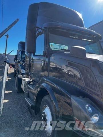 Volvo VNL Tractor Units