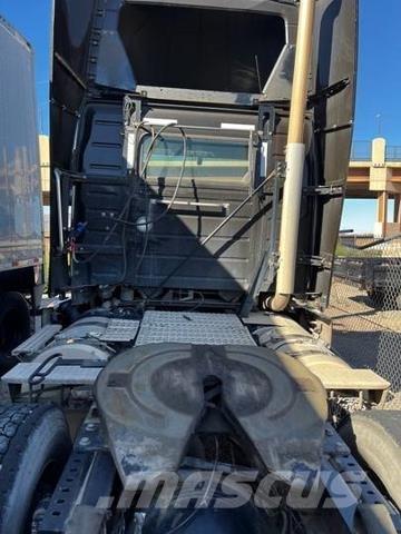 Volvo VNL Tractor Units