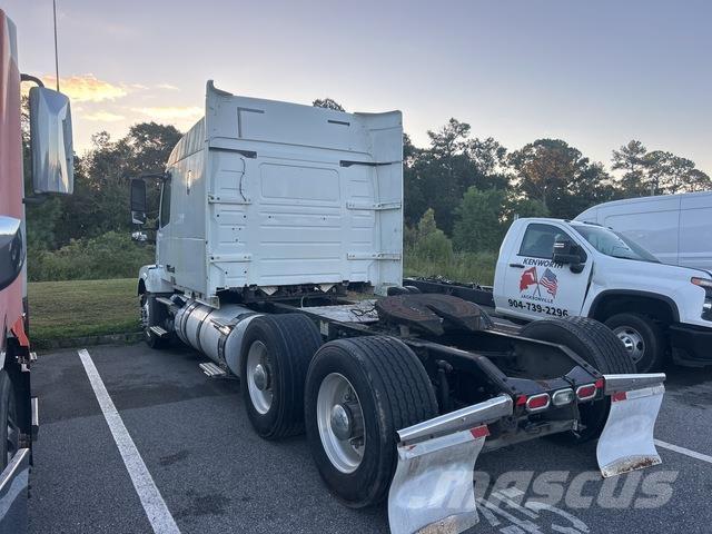 Volvo VNL Tractor Units