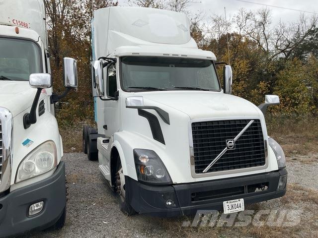 Volvo VNL Tractor Units