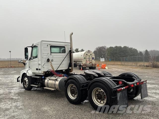 Volvo VNL Tractor Units