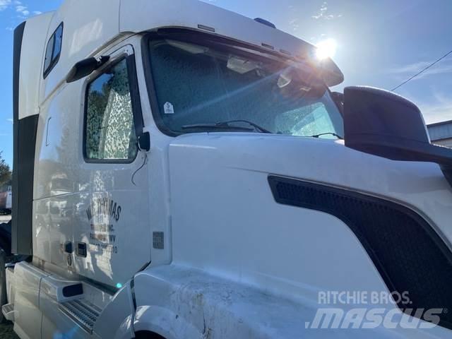 Volvo VNL Tractor Units