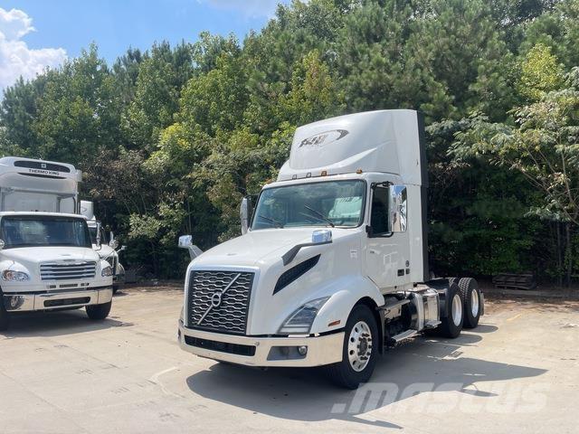 Volvo VNL300 Tractor Units