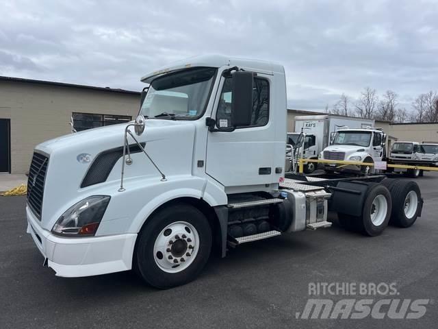 Volvo VNL64T Tractor Units