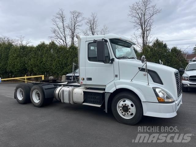 Volvo VNL64T Tractor Units
