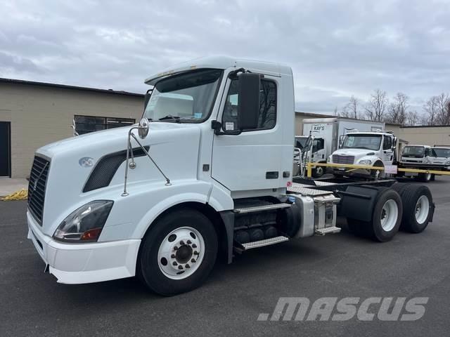 Volvo VNL64T Tractor Units