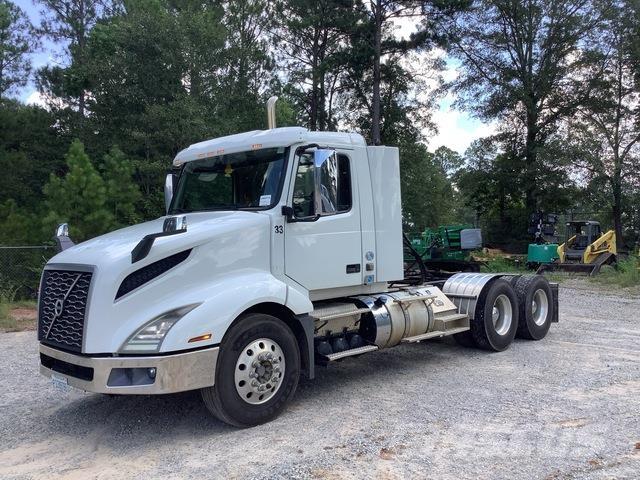 Volvo VNL64T Tractor Units