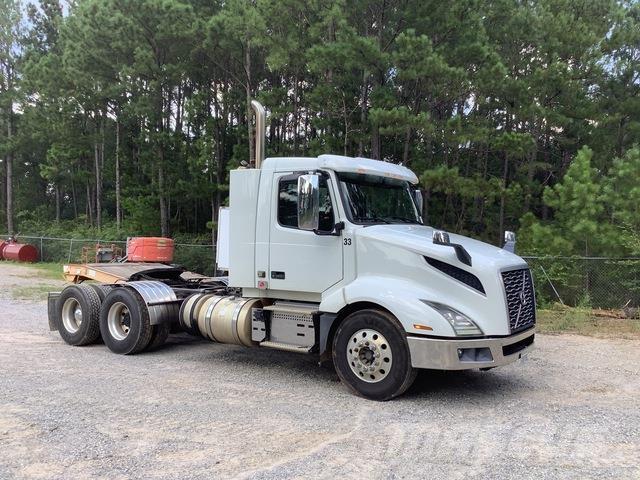 Volvo VNL64T Tractor Units