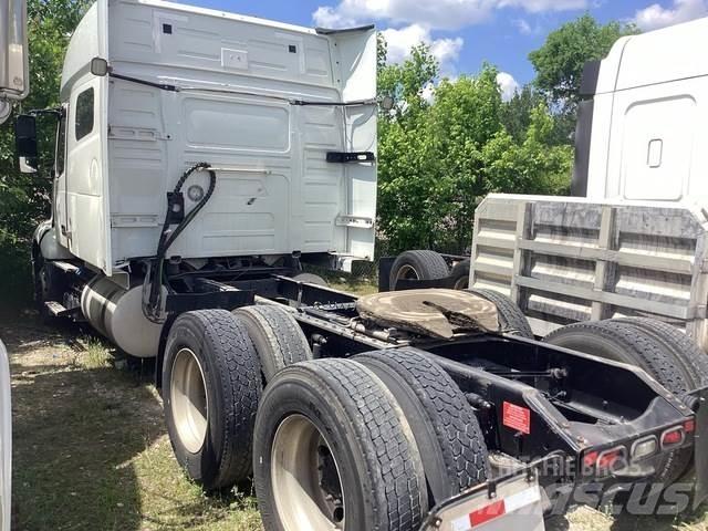 Volvo VNL740 Tractor Units