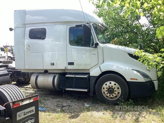 Volvo VNL740 Tractor Units