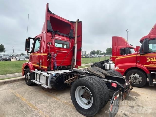 Volvo VNM42T Tractor Units