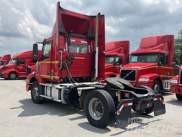 Volvo VNM42T Tractor Units