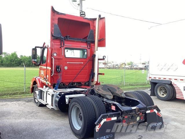 Volvo VNM42T Tractor Units