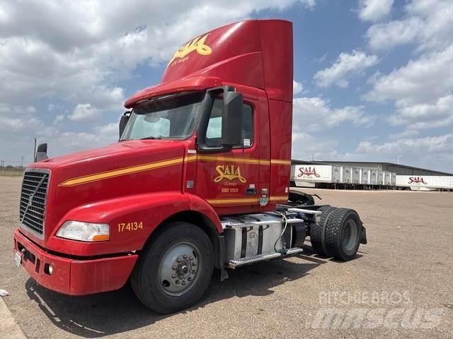 Volvo VNM42T Tractor Units