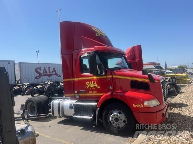 Volvo VNM42T Tractor Units