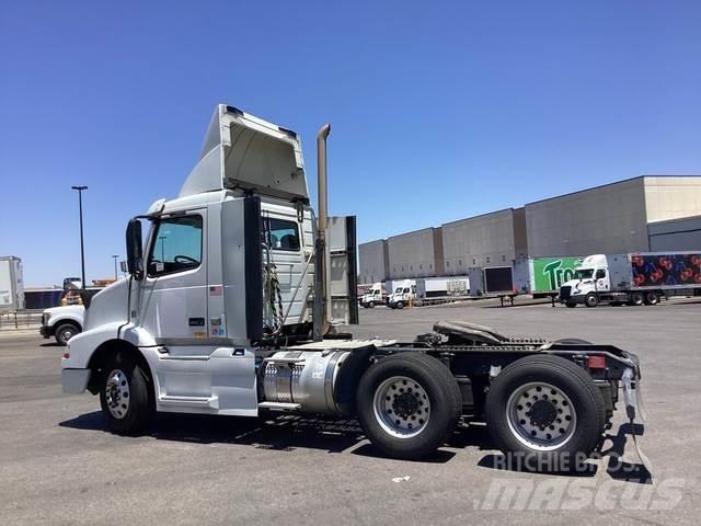 Volvo VNM64T Tractor Units