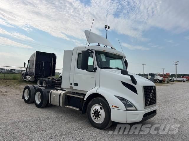 Volvo VNR64300 Tractor Units