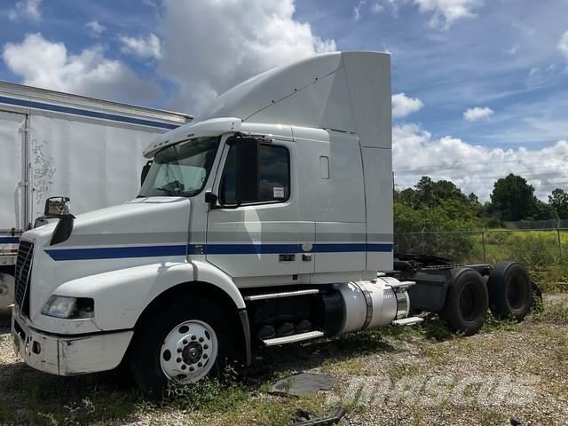 Volvo VNR64T Tractor Units