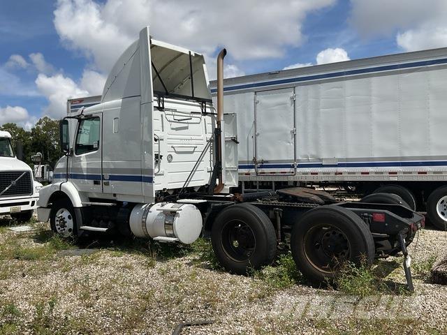 Volvo VNR64T Tractor Units