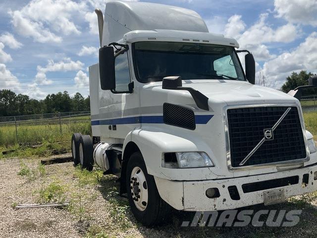 Volvo VNR64T Tractor Units
