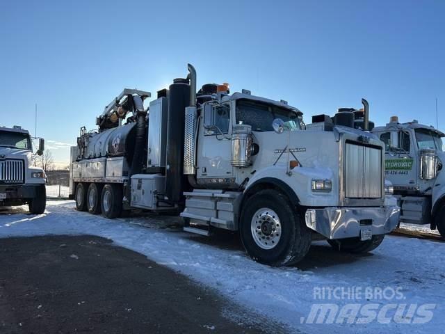 Western Star  Crawler excavators