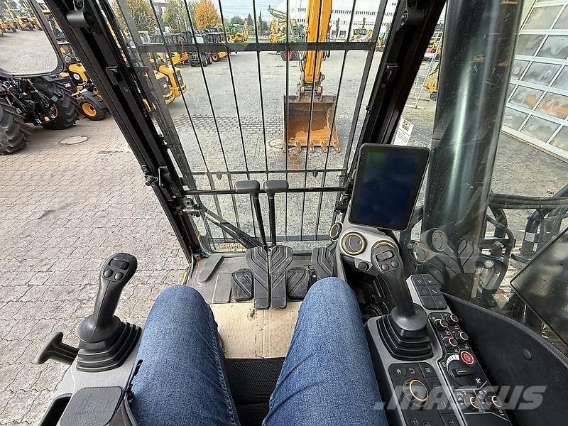 JCB 370X Crawler excavators