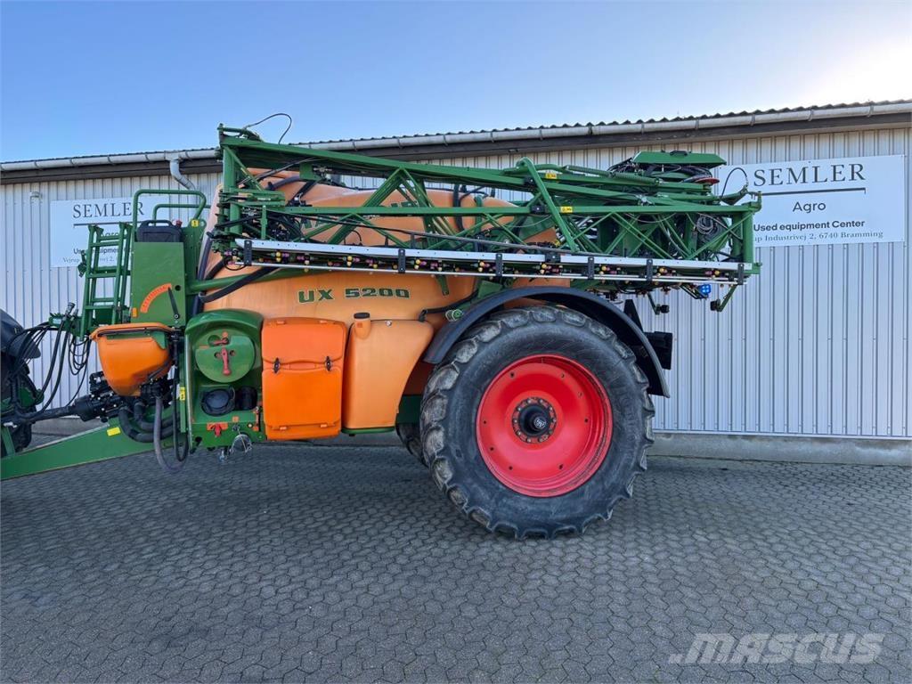 Amazone UX6200 Trailed sprayers