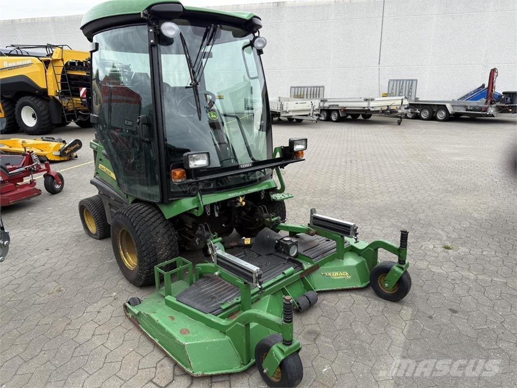 John Deere 1585 Utility tool carriers