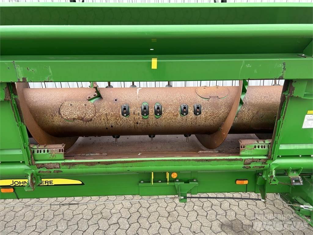 John Deere 635R Combine harvester heads