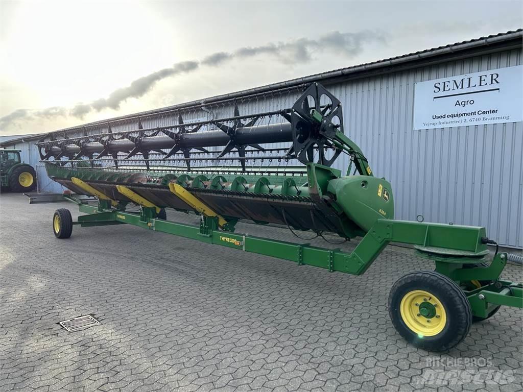 John Deere 635R Combine harvester heads
