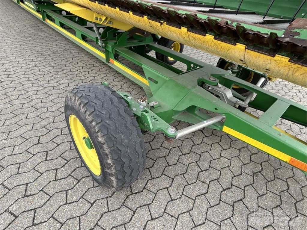 John Deere 640D Combine harvester heads