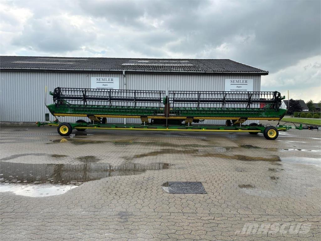 John Deere 640D Combine harvester heads
